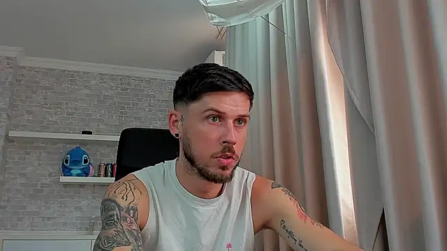 JonahShaw Chat XXX in diretta