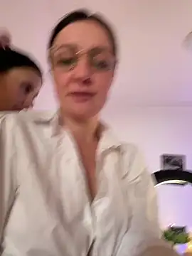 CherryBombs-'s Live XXX Chat