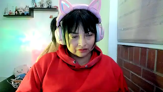 XXX chat uživo modela Shaddycute_