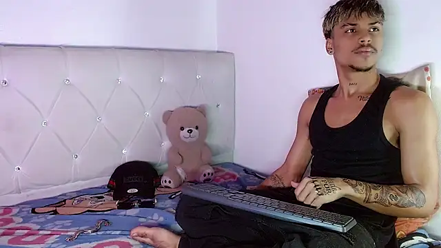 Angel_foxc13のライブXXXチャット