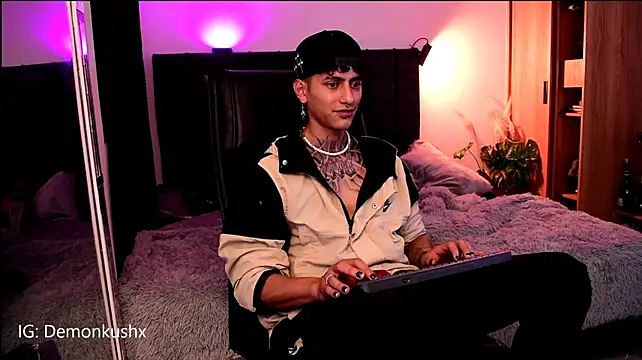 Živý XXX chat DemonKush--