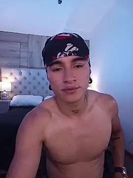 LiamDeeps Adlı Modelin Canlı XXX Sohbeti