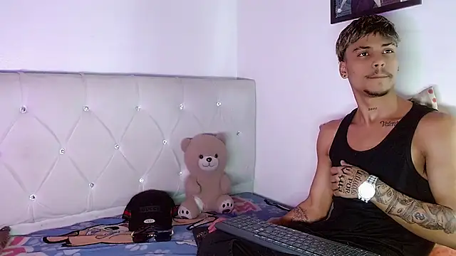 XXX chat uživo modela Angel_foxc13