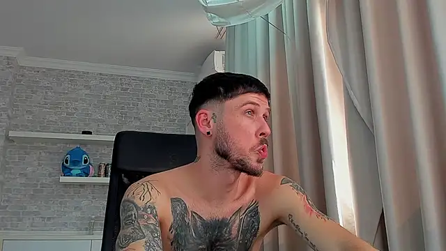 XXX chat uživo modela JonahShaw