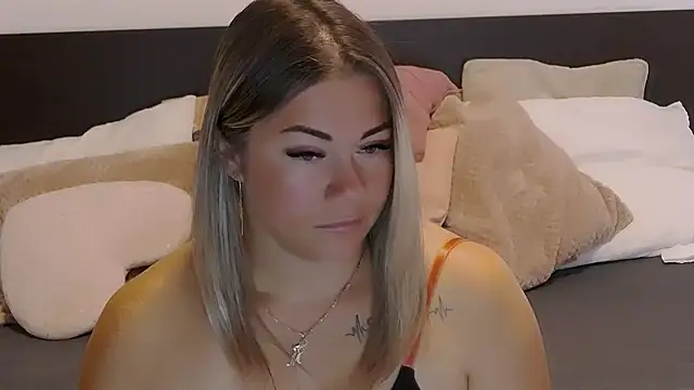 AdelleDeep Adlı Modelin Canlı XXX Sohbeti