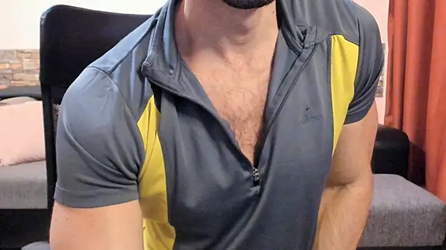 แชท XXX สดของ HotHunkTrainer