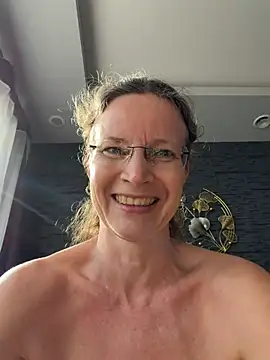 AnnikaRose Adlı Modelin Canlı XXX Sohbeti