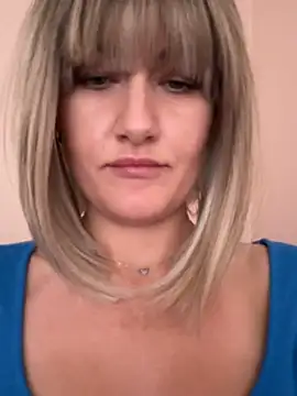 LunaFoxs Chat XXX live