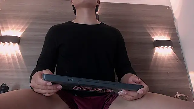 XXX chat uživo modela GoldenBoy_23