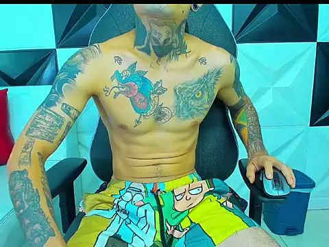 Boy_tatto77 élő XXX-chatje