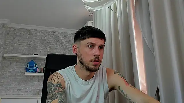 Chatroom XXX en direct de JonahShaw