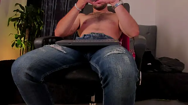 MaximusClark লাইভ XXX চ্যাট