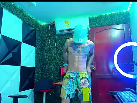 Boy_tatto77: απευθείας συνομιλία ΧΧΧ