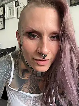 Aenn_Alien Live XXX-Chat