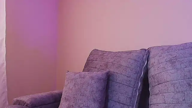 MiaColucci18 élő XXX-chatje
