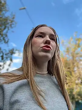 צ'אט XXX בשידור חי של MilaMoone