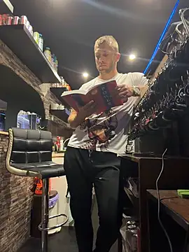 Онлайн чат XXX Johnytrain