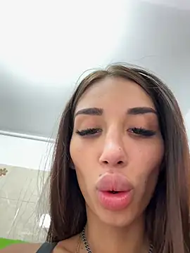 BlueEyes_BB Adlı Modelin Canlı XXX Sohbeti