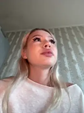 Kiss-Aurora- – webcam-show