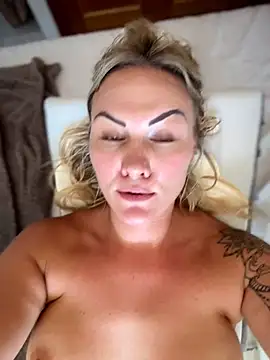 XXX chat uživo modela NastyMilf_