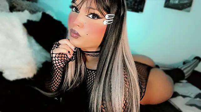 misstreslatin Chat XXX in diretta