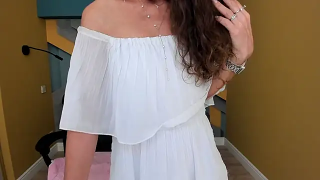 EllaLong's Live XXX Chat