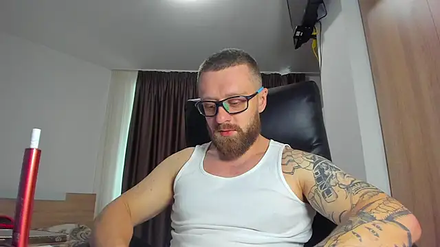 XXX chat uživo modela Findom_guy