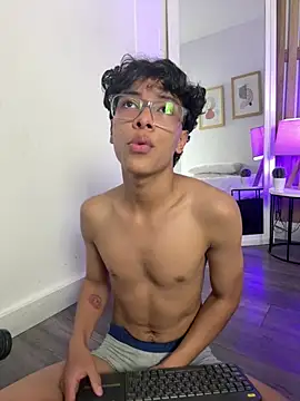 Adams__Bobby 라이브 XXX 채팅