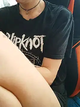 Aashikalaa Adlı Modelin Canlı XXX Sohbeti