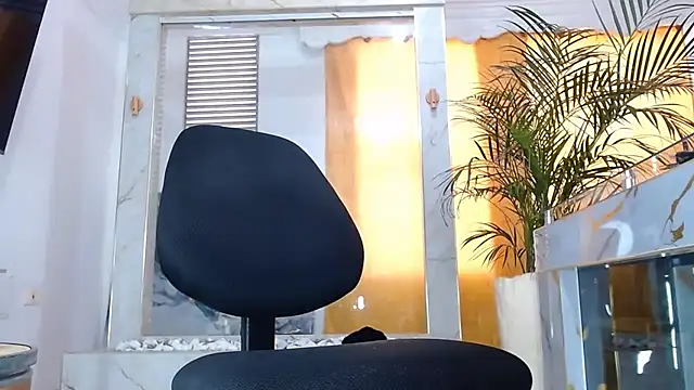 liambolt élő XXX-chatje