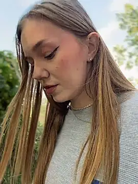 MilaMoone Live XXX Chat