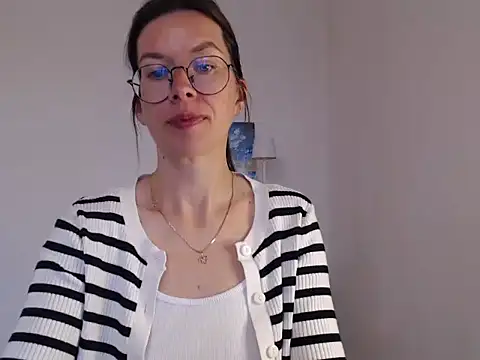 ElaraHart Chat XXX in diretta