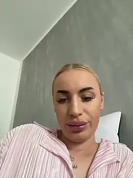 RuxyCatrina élő XXX-chatje
