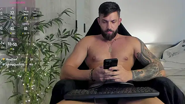 Онлайн чат XXX LustyMike_