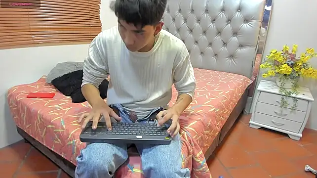 แชท XXX สดของ Leo_Royce