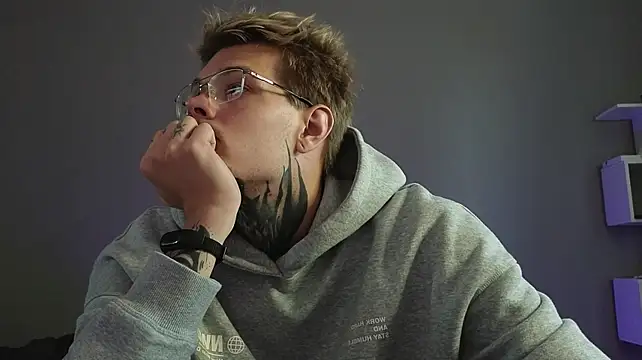 DENIS_HEREn Live XXX chat
