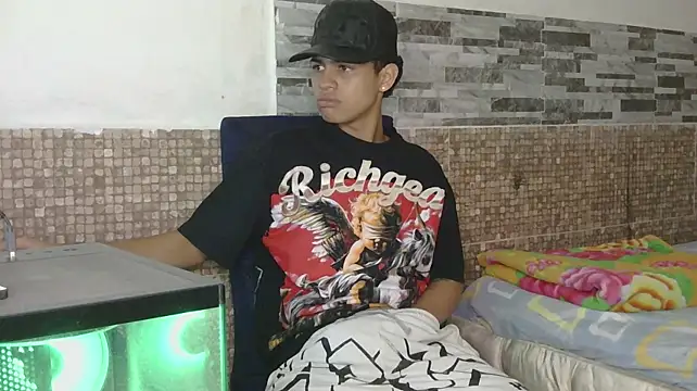 XXX chat uživo modela nico_viper07