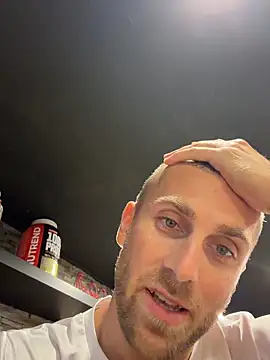 Johnytrain – Naživo XXX chat