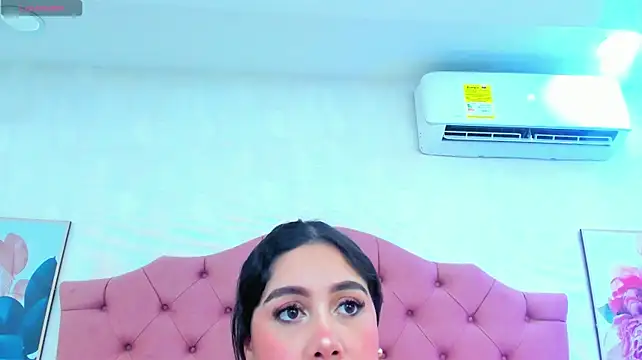 ThyaraJhons লাইভ XXX চ্যাট