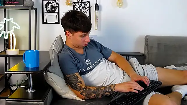 צ'אט XXX בשידור חי של ThomasEdisonn