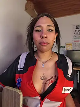 צ'אט XXX בשידור חי של Ivon_C