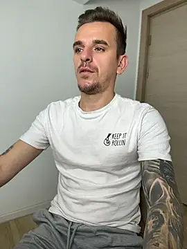 Huge_cock22cm Adlı Modelin Web Kamerası Şovu