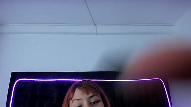 Aurora_Doll_ élő XXX-chatje