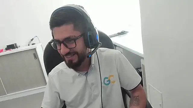 Chat +18 de BryanPalogrande ao vivo
