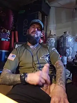 Beardedtattood: онлайн-секс-чат