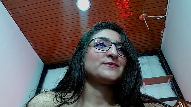 Czat XXX na żywo – Lucy_1825_