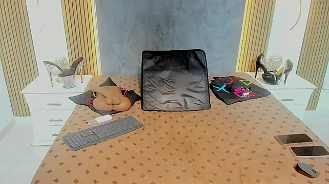 NahomyOwen's Live XXX Chat