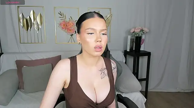 mistress_of_hearts' Live XXX Chat