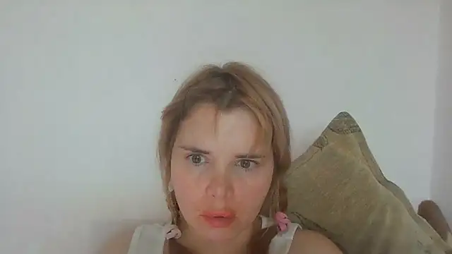 HornyElena Adlı Modelin Canlı XXX Sohbeti