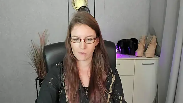 Chat +18 de emmaxDelight ao vivo